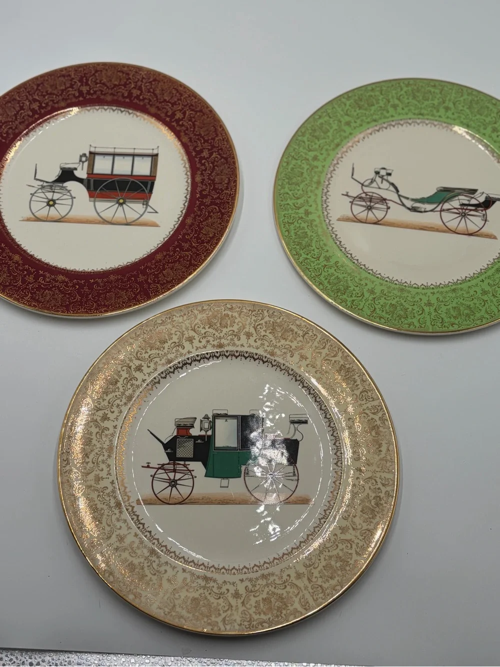 Decorative Carriage Motif Ceramic Dinner Plate in Cream and Green 23K Gold Trim